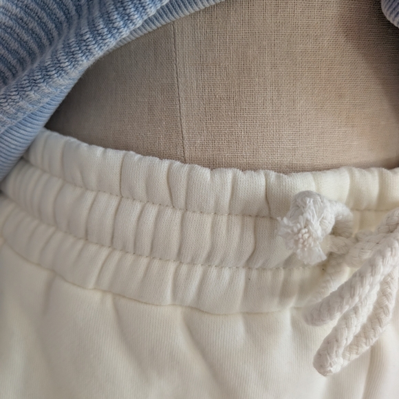 Super Soft Women's Wide Leg Cream Sweatpants With Pockets - Picture 3 of 7